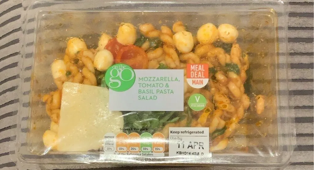no mayo mozzarella, tomato & basil pasta