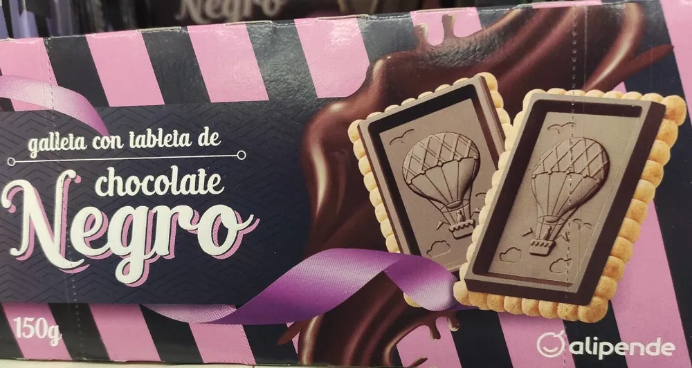 Galleta con tableta de chocolate negro