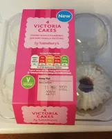 4 Victoria cakes topped with strawberry