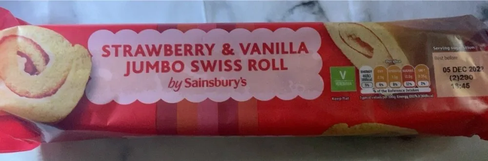 Strawberry & vanilla jumbo swiss roll