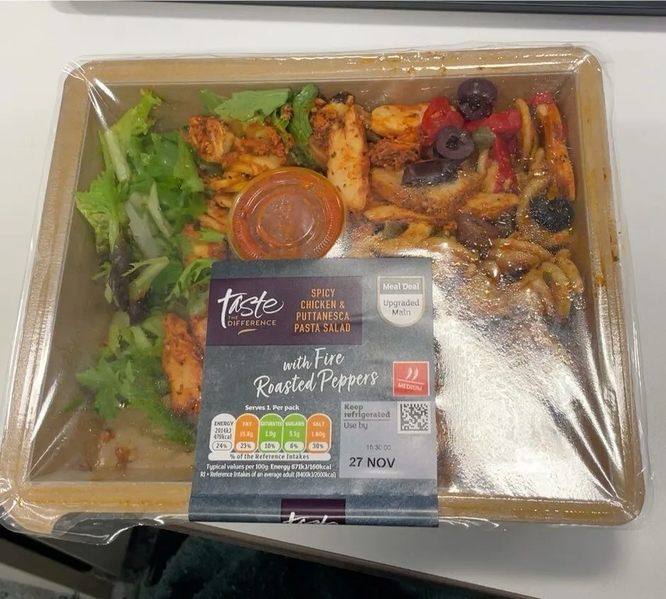 Spicy chiken & puttanesca pasta salad