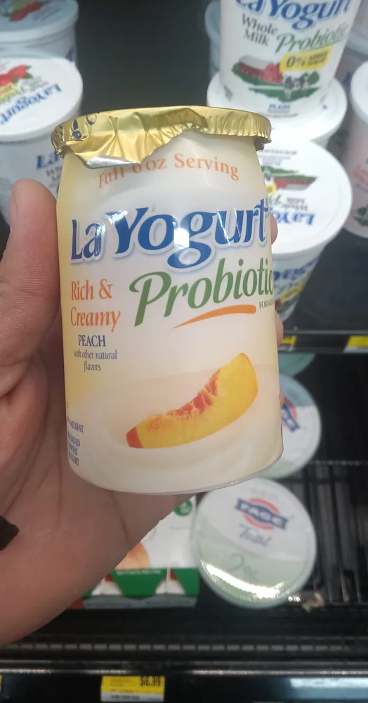 La yogurt, probiotic blended lowfat yogurt, peach
