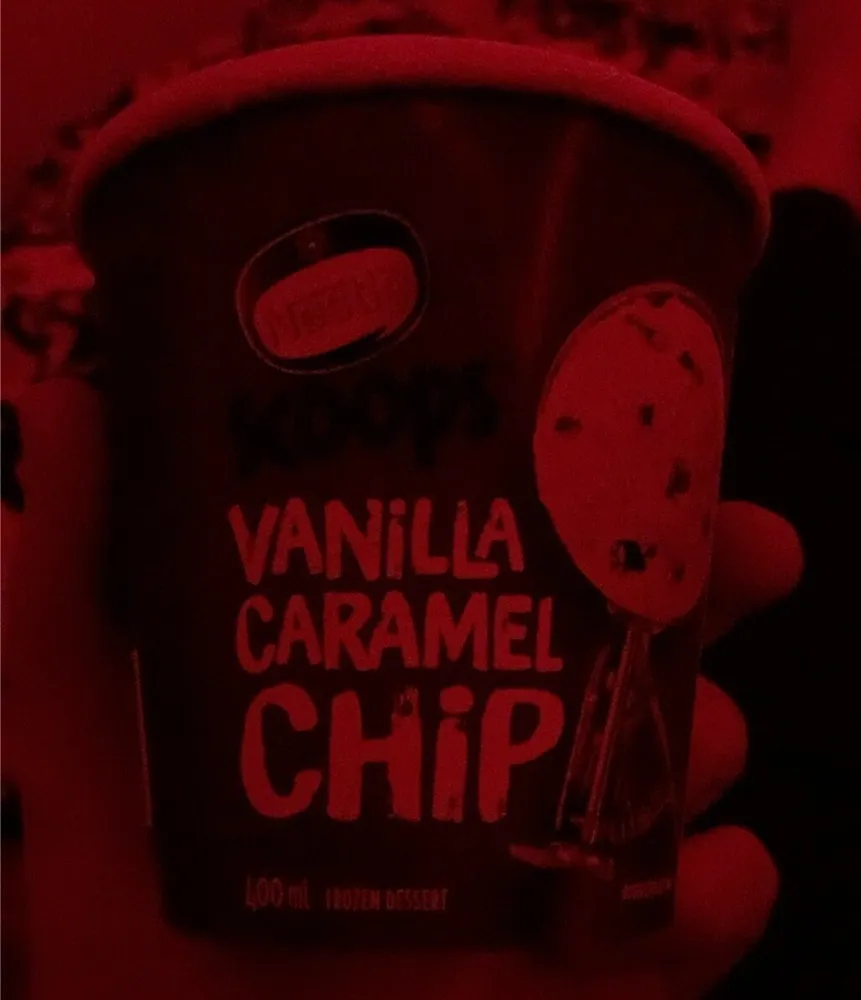 Scoop vanilla caramel chip