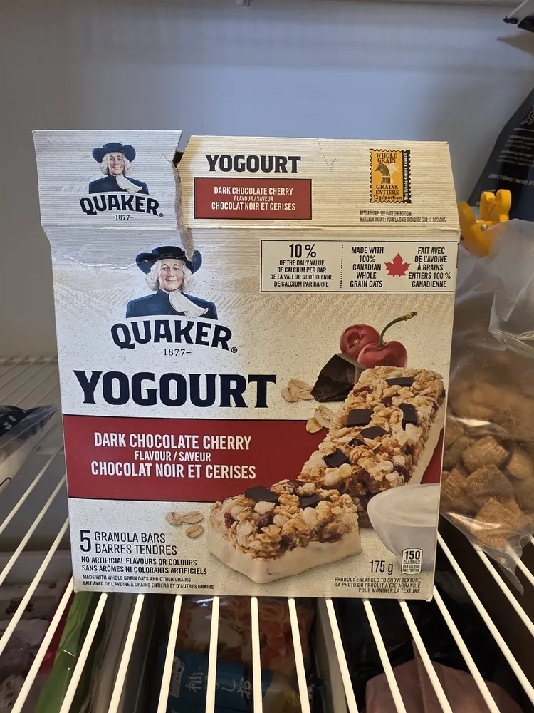 Yogourt Dark Chocolate Cherry Granola Bar