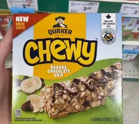 Chewy banana chocolate chip granola bars