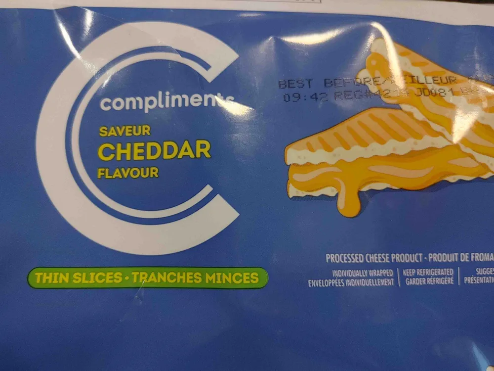 Cheddar flavour thin slice processed cheese