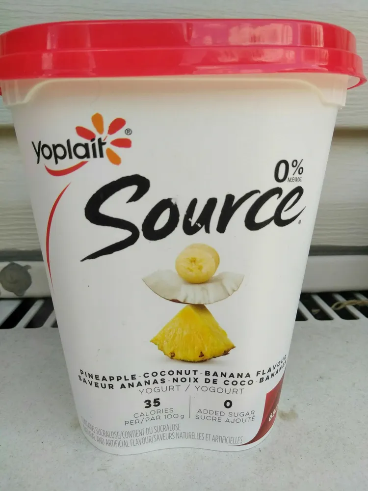 Source 0% M.F. Pineapple-Coconut-Banana flavour yogurt