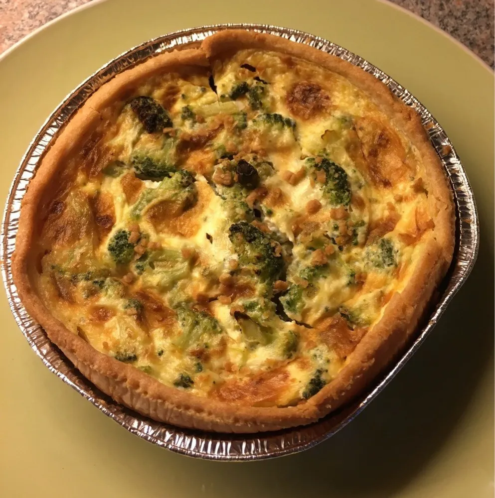 Broccoli, tomato and cheese quiche