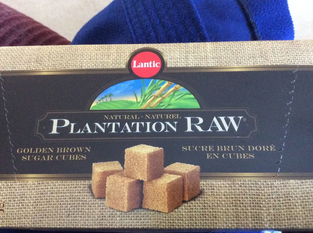 Sucre brut doré en cube