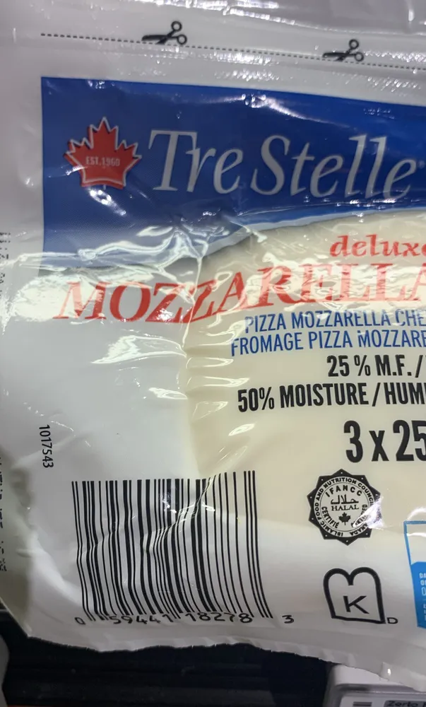 Deluxe mozzarella pizza mozzarella cheese