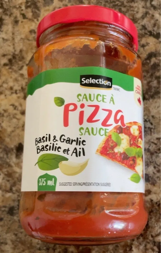 Sauce a pizza