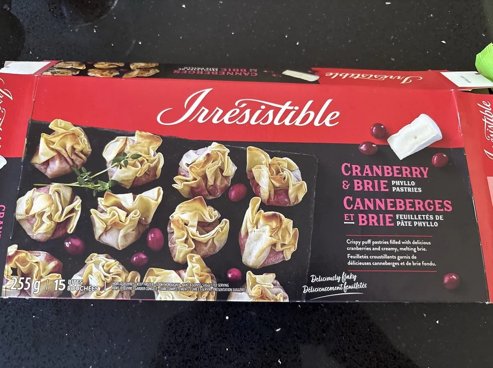 Feuilletés de pâte phyllo, canneberge et brie