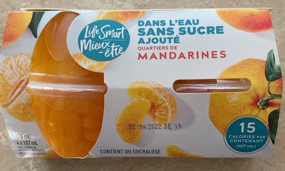 Mandarin orange dans l’eau sans sucre