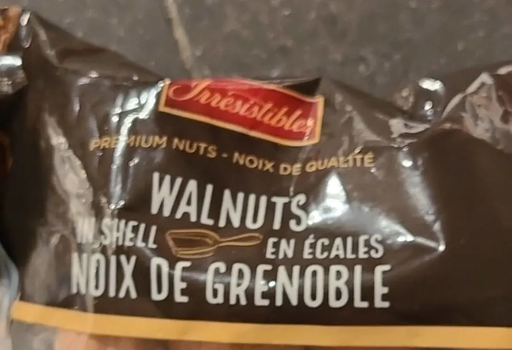 Noix de Grenoble en écailles