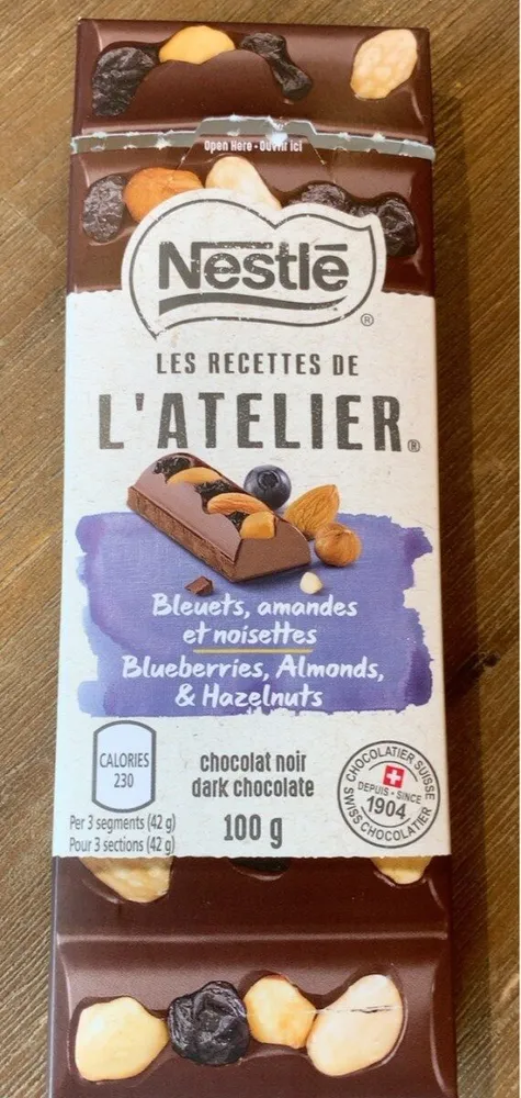 Chocolat noir - bleuets, amandes et noisettes