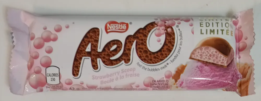 Strawberry Scoop Milk Chocolate Bar