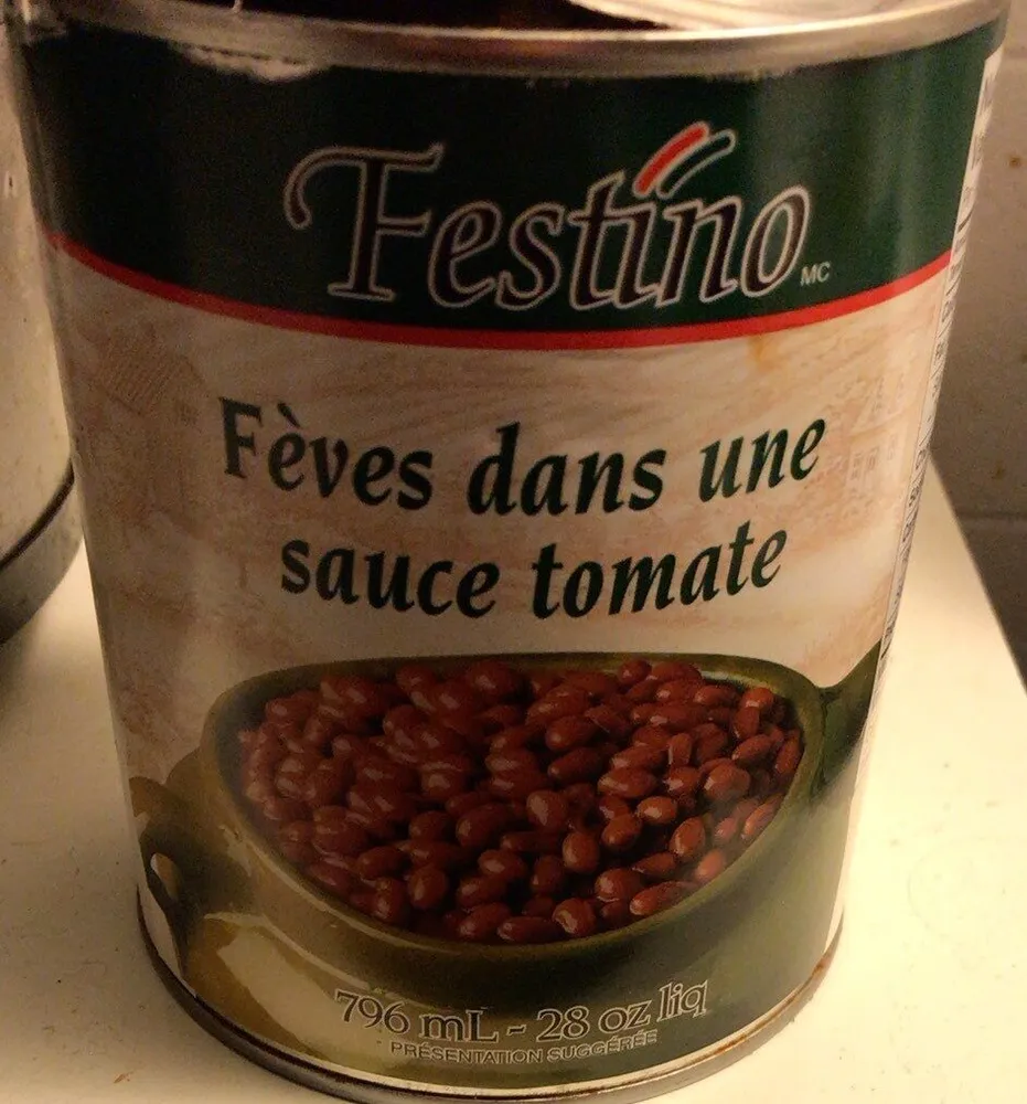 Febes dans une sauve tomate