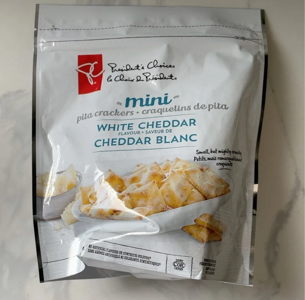 Mini craquelins de pita au cheddar