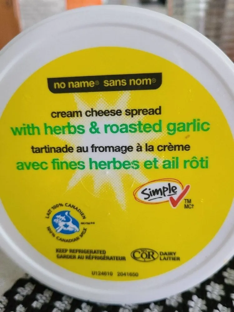 Tartinade au fromage à la crème avec fines herbes et ail rôti