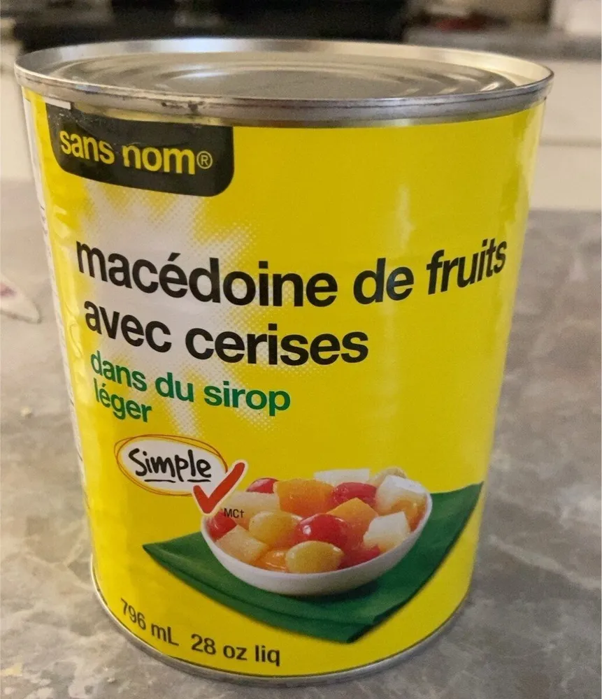 Macédoine de fruits avec cerises dans du sirop léger