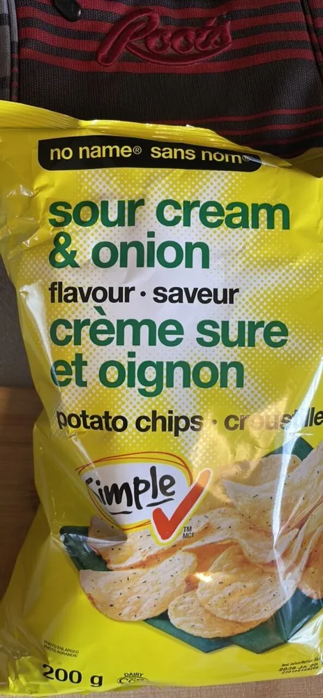 sour cream & onion flavour potato chips