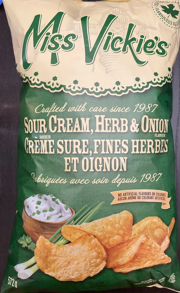 Sour cream herb & onion potato chips