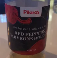 Poivrons rouges rôtis sur le feu