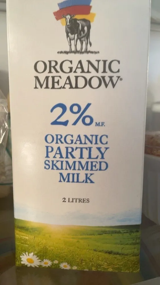 Organic partly skimmed milk