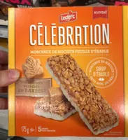 Célébration morceaux de biscuits feuille d’étable