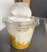 Peach Yogurt Parfait With Granola