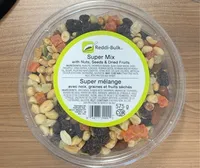 Super mélange avec noix, graines et fruits séchés