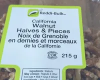 Noix de Grenoble en demies et morceaux de la Californie
