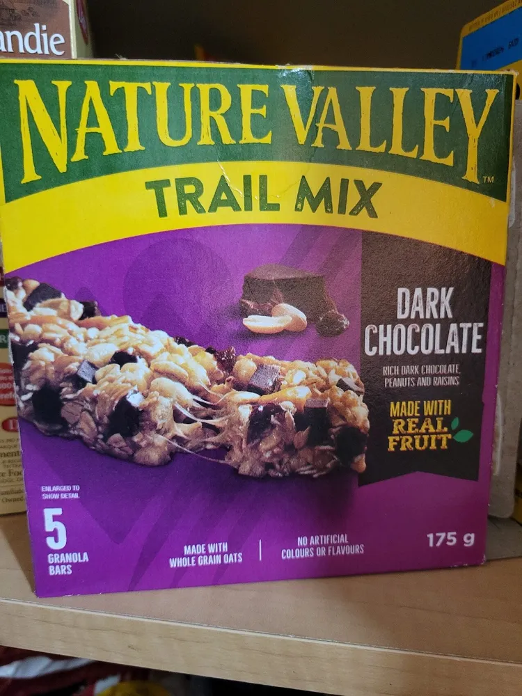 Trail mix chewy granola bars dark chocolate