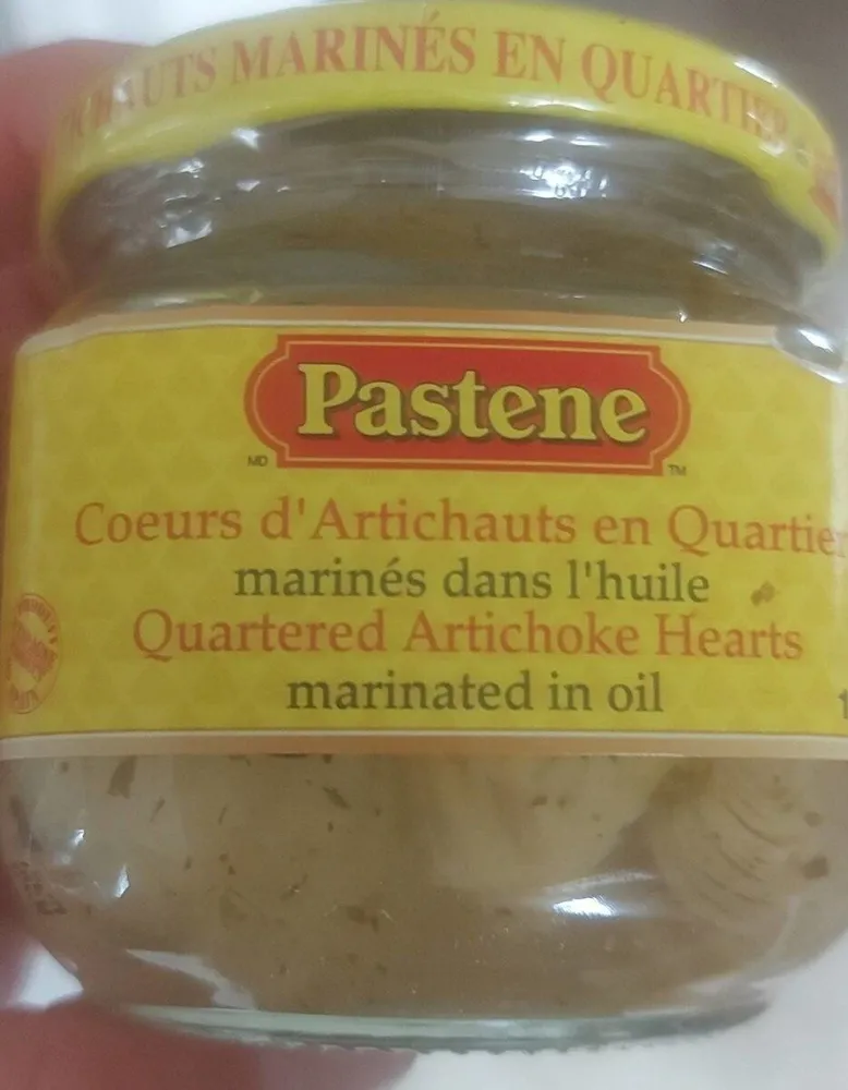 Coeur d'artichauts en Quartier marinés dans l'huile