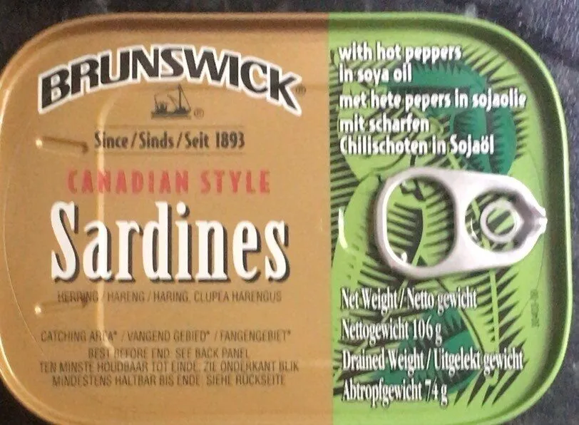 Sardines with hot peppers in soya oil