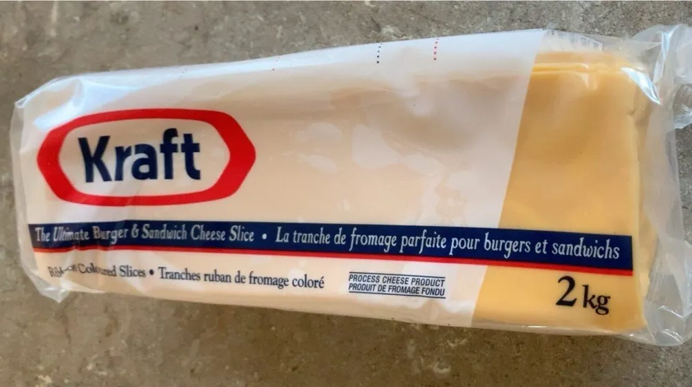 Tranches ruban de fromage coloré