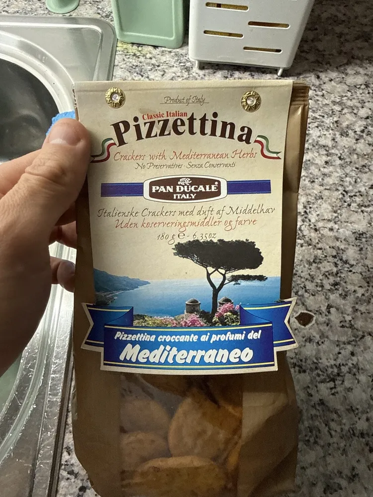 Pizzetina croccante ai profumi del Mediterraneo