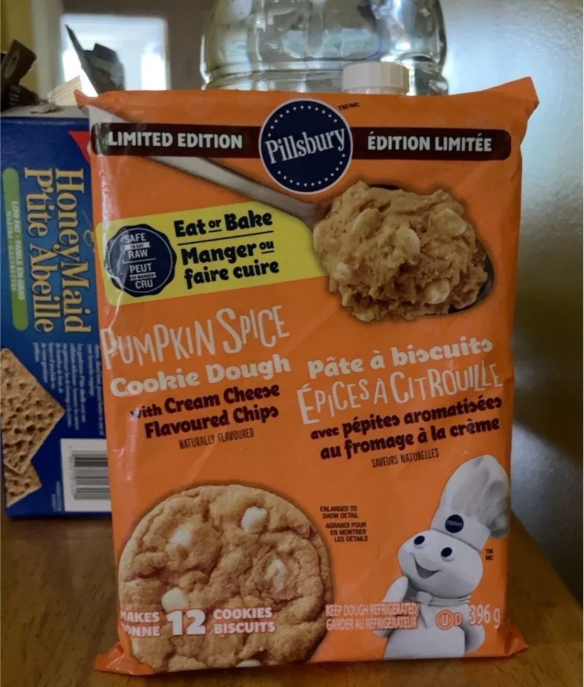 Pumpkin spice cookie dough with cream cheese flavoured chips