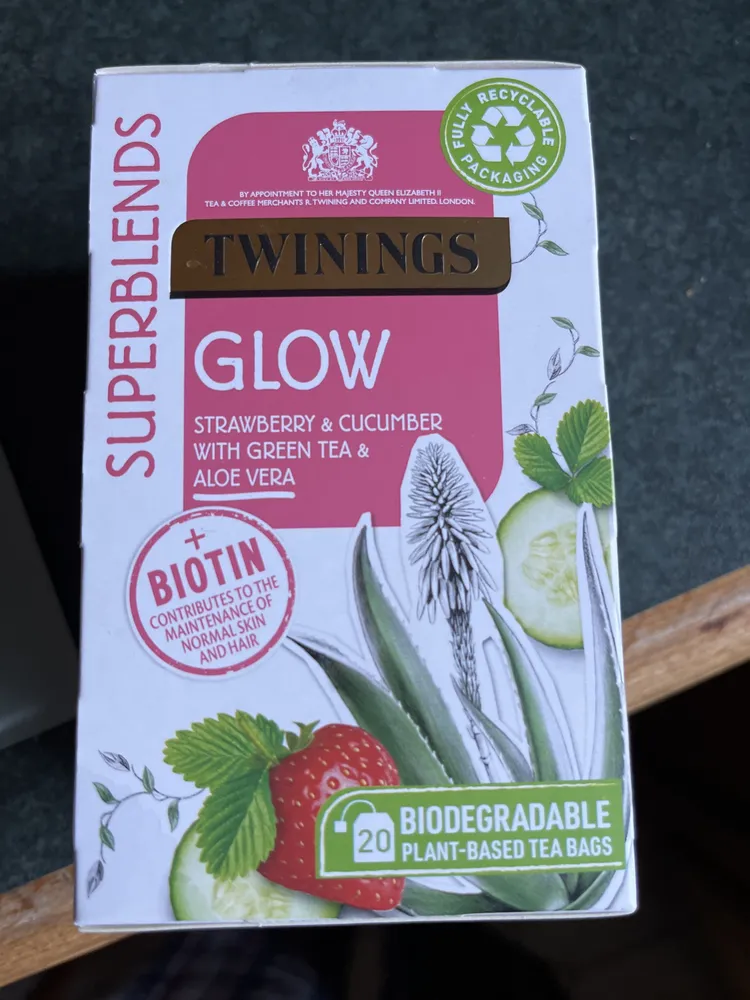Glow Strawberry & Cucumber with Green Tea & Aloe Vera