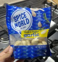 Fresh a peeled garlic