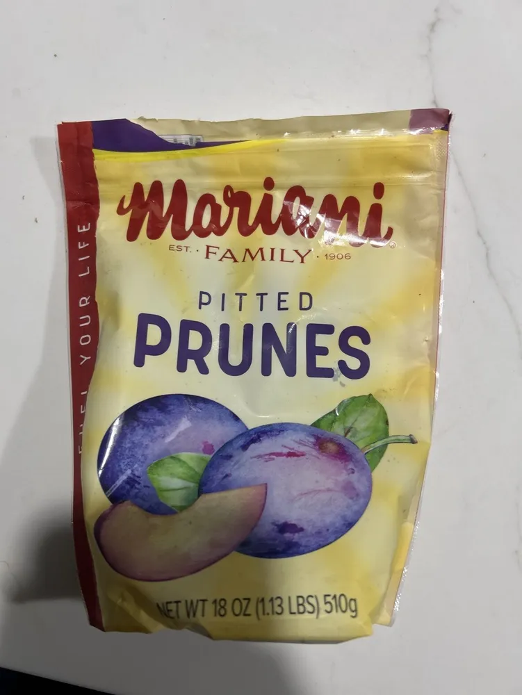 Pitted dried prunes