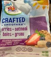 Crafted smoothies -berries and oatmea