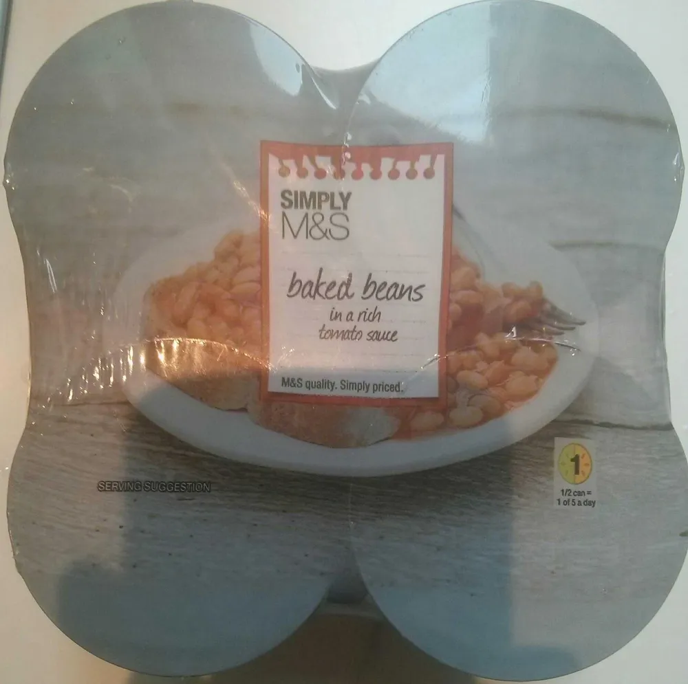 Baked beans in a rich tomato sauce