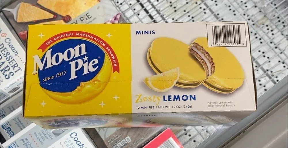 Lemon moon pie