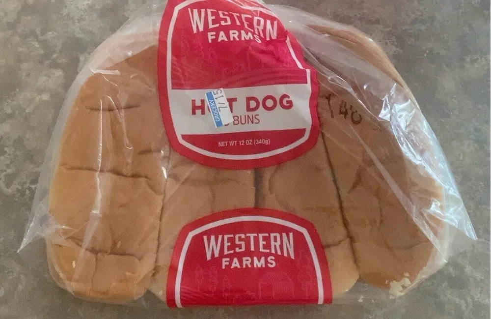 hot dog buns
