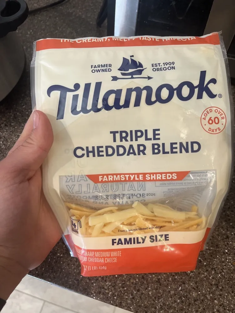 Triple Cheddar Blend Farmstyle Shreds