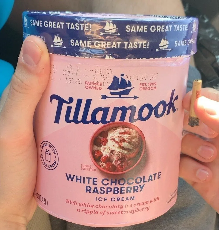 WHITE CHOCOLATE RASPBERRY ICE CREAM