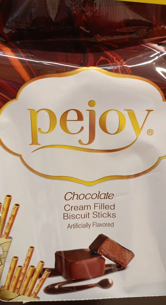 Chocolate cream filled biscuit sticks