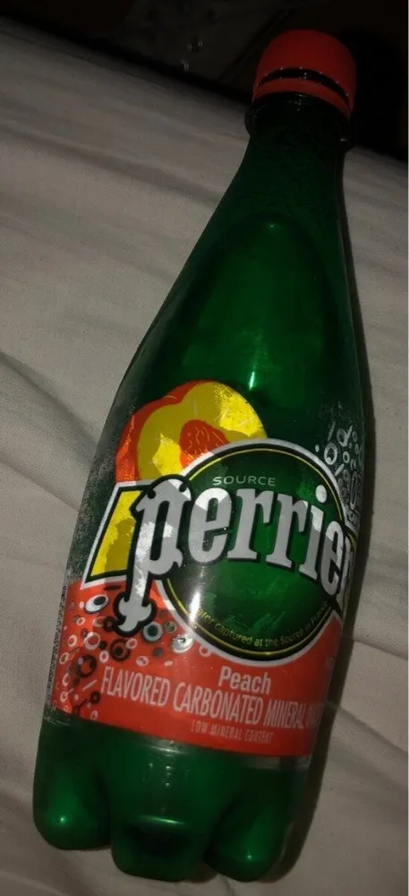 Eau de perrier a la peche