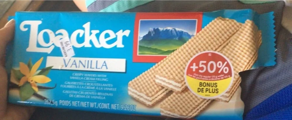Crispy waffers with vanilla filling